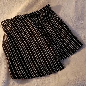 URBAN OUTFITTERS black/white stripe  textured mini skirt, sz M